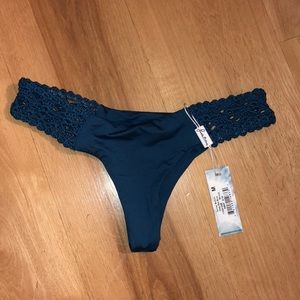 Deep sea blue tanner bottom
